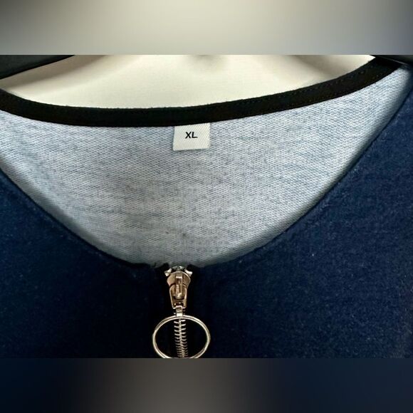 Woman’s Quarter-Zip Top. Blue White (217) - Picture 3 of 3